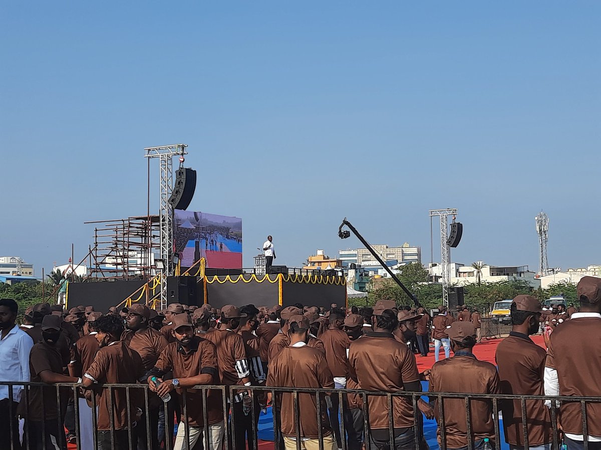 vikkiofficial7's tweet photo. Live updates from Largest Human Image of Rising Sun...
#Winning_RisingSun https://t.co/dYVkn1aXEm