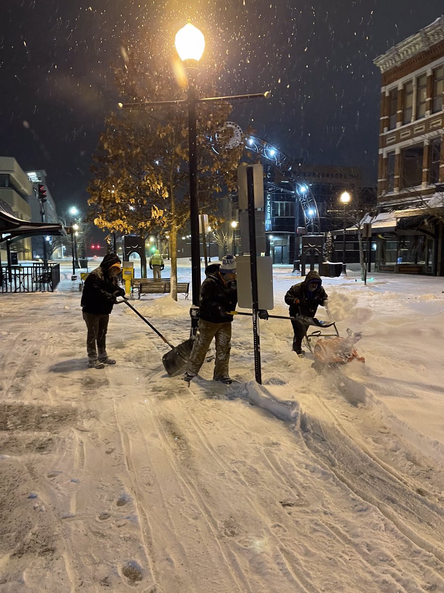 We're BLOWN away by our dedicated snow crew from PMG Trees and Landscape. As the snow ended this evening our crew began work shoveling sidewalks along Main Street and connecting streets to City parking garages and some residential buildings.

(1 of 2) #DTEVV #DowntownEvansville