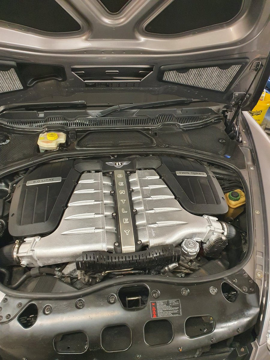 LDRTuning's tweet image. We had this immaculate Bentley Continental  GT in for a service.

While it was in we also installed a lowering kit and remapped it. It now boasts more than 600bhp. 

A pair of BMC Performance Air Filters were fitted, along with an improved fuel filter. 

#ldrperformancetuning