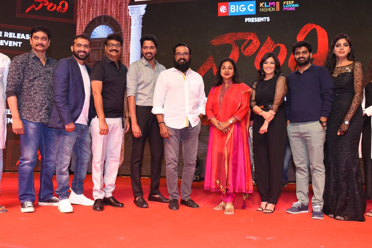 VivaceMedia's tweet photo. Here are some pics from the Grand Pre Release Event of @allarinaresh's #Naandhi.
Releasing In theatres On Feb 19th.
#NaandhiFromFeb19 βοΈ
@SatishVegesna @varusarath5 @SV2Ent @RajeshDanda_ @ChotaKPrasad @SriCharanPakala @LahariMusic #Naresh57 https://t.co/kNODWJI2Ga