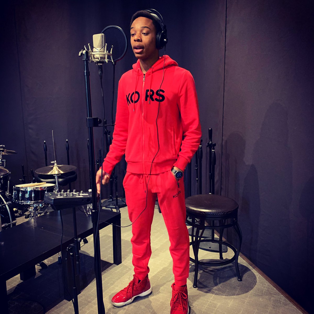 waveformdsm's tweet photo. @IdrisRitchie bringin’ the 🔥tracking his new album! #desmoinesmusic #hiphop #neumann #recordingstudio https://t.co/Surp0PZg7c