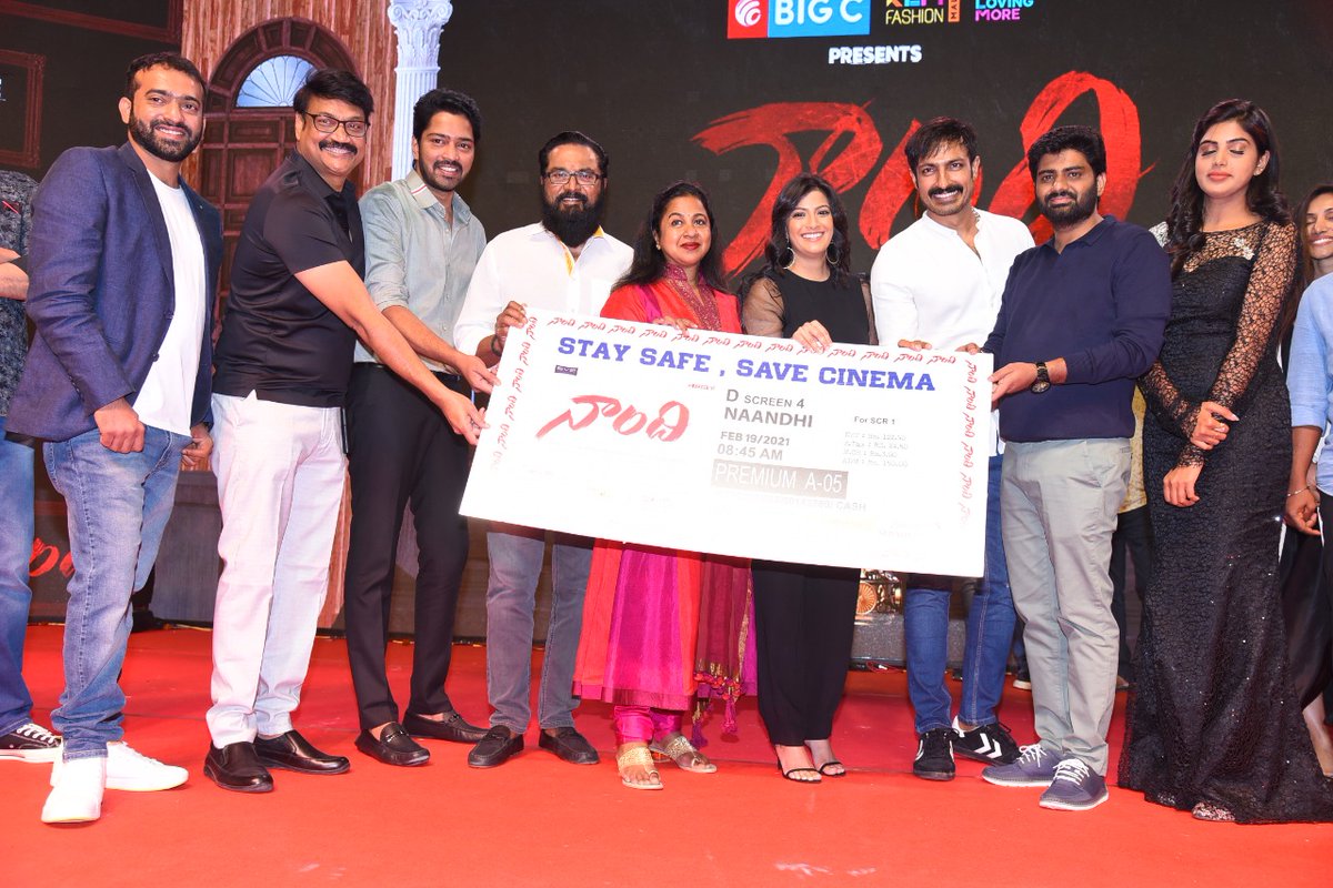 FilmyFocus's tweet photo. Here are some pics from the Grand Pre Release Event of @allarinaresh's #Naandhi.
Releasing In theatres On Feb 19th.
#NaandhiFromFeb19 βοΈ
@SatishVegesna @varusarath5 @SV2Ent @RajeshDanda_ @ChotaKPrasad @SriCharanPakala @LahariMusic #Naresh57 https://t.co/73pT5WszKs