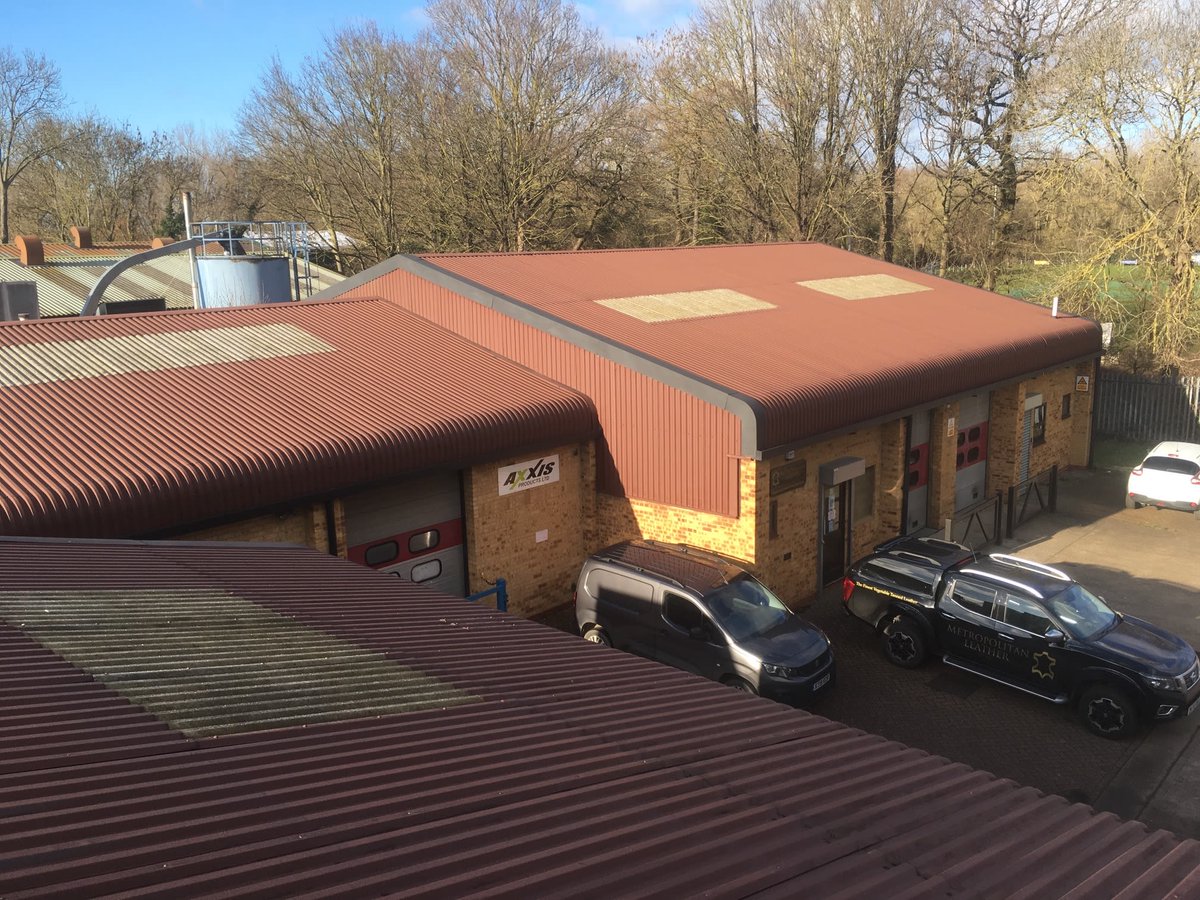 SewardsRoofing's tweet image. Really pleased with how these factory #Roof Units in #Thrapston are looking 2 years after the Re-spray with #polycote #polydex and gutter renovation works we did. #Commercialroofing and Domestics covered . 
#ollypymdecorating