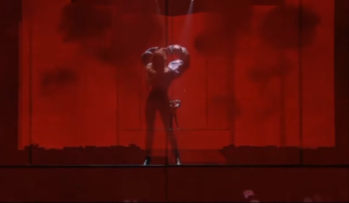 lilimagnifique's tweet photo. you know it will be a legendary stage performance when her silhouette alone screams power

MENTOR LISA IS COMING
#LISA_MentorShowLook https://t.co/M70h4RnEzL