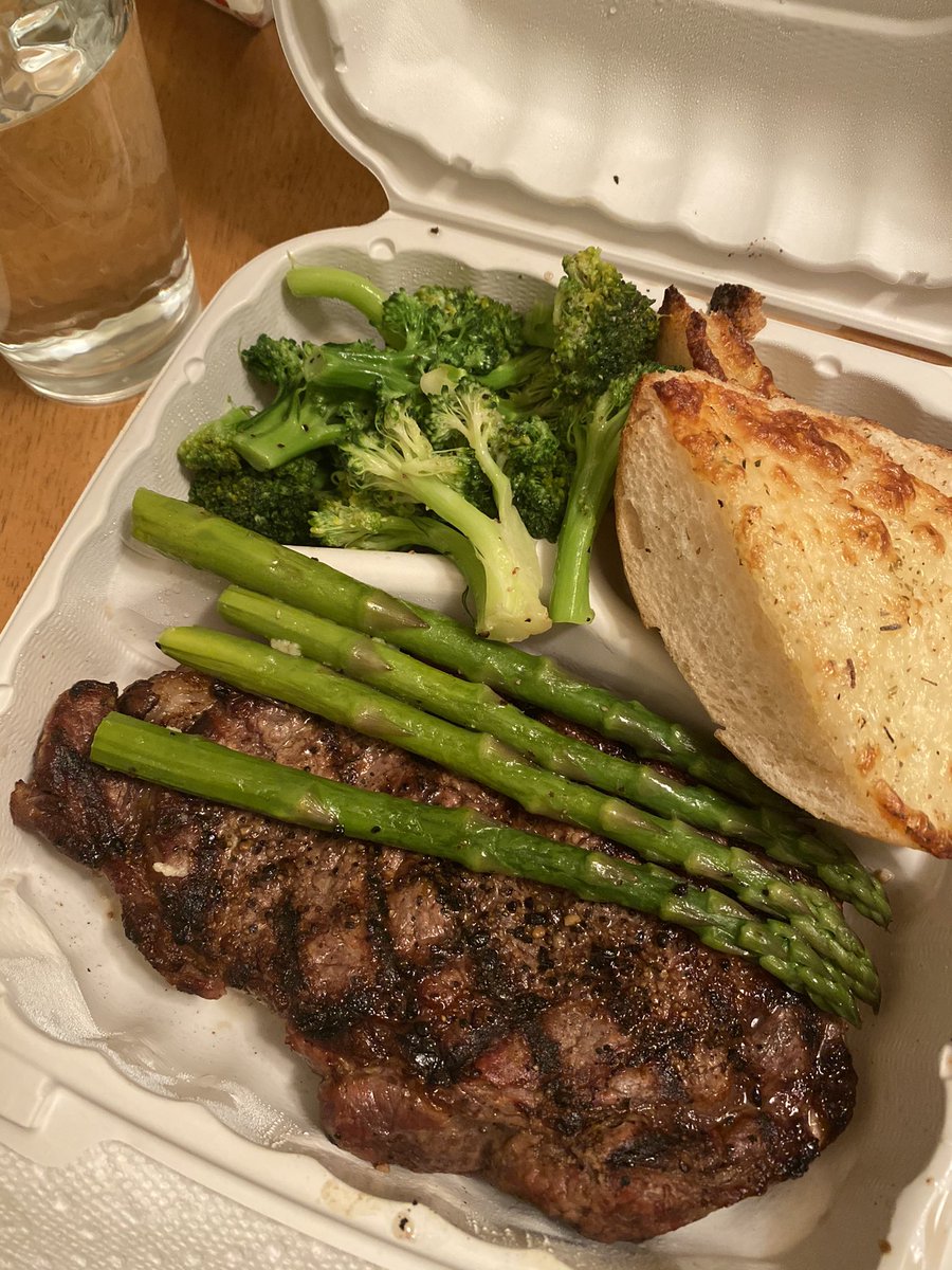 DbroDollarSign's tweet photo. Only 1 person could get me to start eating steak after 5+ years... makes me want to just pick it up in my hands and bite it! #LongLiveKam This shit ain’t over brother 🤞🏽 @official_djkam https://t.co/EgWGmoPOrO