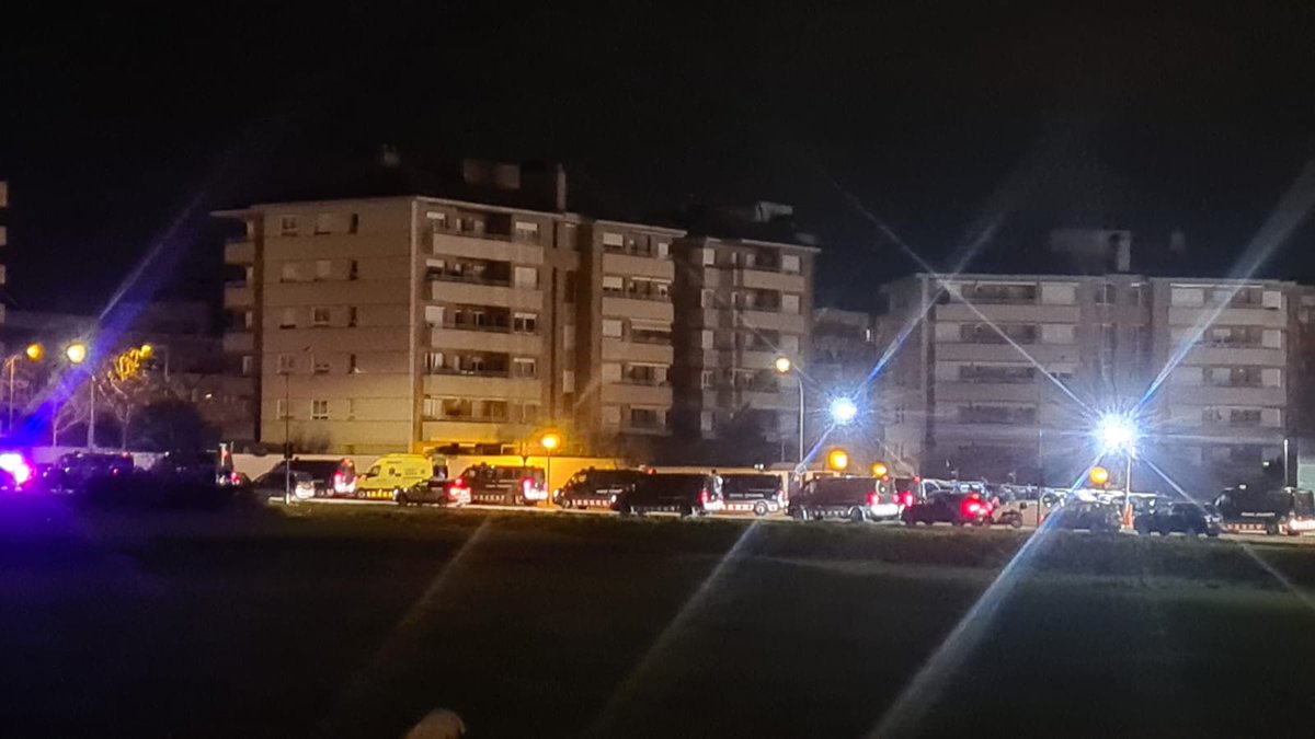 🔴 ARA MATEIX: Els Mossos entren al Rectorat per a detenir a Pablo Hasel. La seva llibertat és la nostra: DEFENSEM-LA.

Fem una crida a venir tothom al Rectorat ❗❗