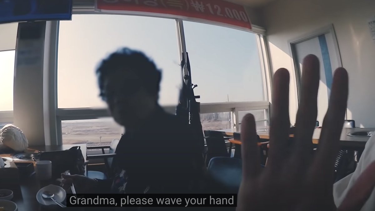 a thread: lee know's close relationship with his immediate and family, especially his aunt, uncle, and grandparents 