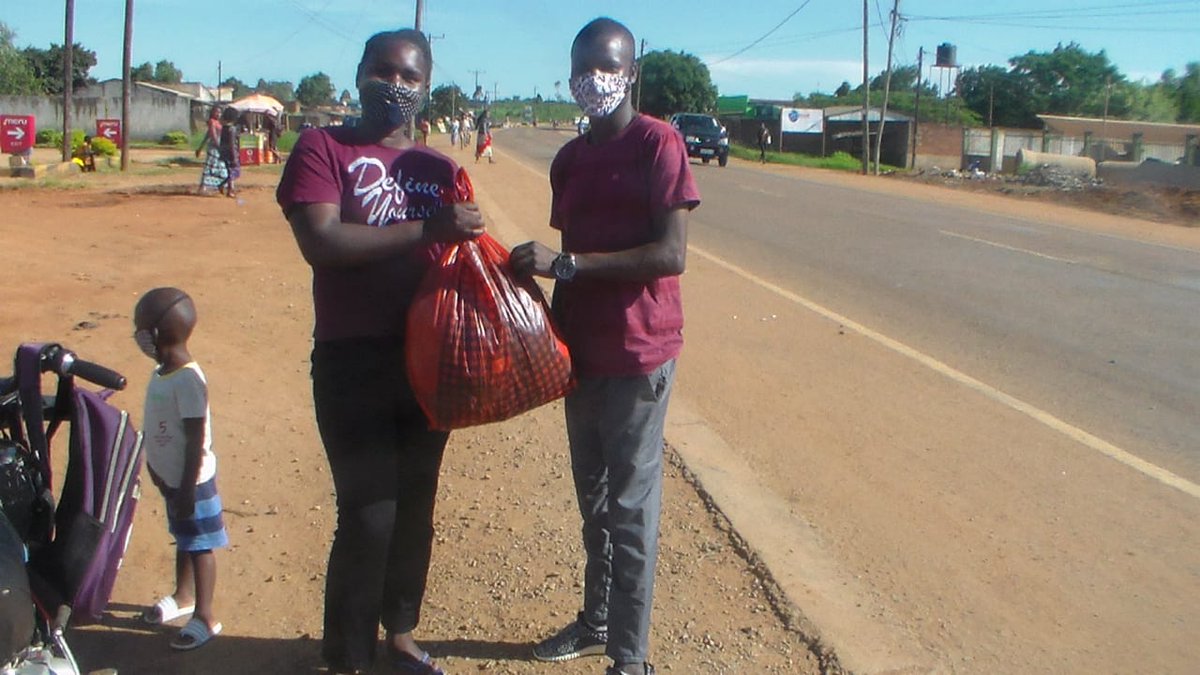 CddJuventude's tweet photo. No Âmbito da CAMPANHA HUMANITÁRIA UNIÃO JUVENIL, em apoio aos deslocados em Cabo Delgado, na província de Niassa - Lichinga, recebi ontem, dia 15 de fevereiro, uma doação de 15 artigos (roupa)...

Obrigado Joana pela doação. 🙏🏻🙏🏻 https://t.co/bTdodQbSn7