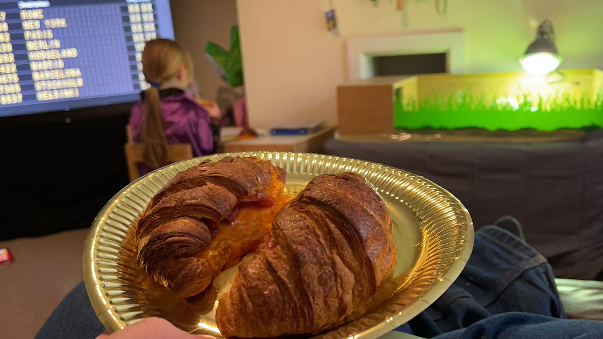 Not a bad breakfast in the lounge preflight, 15 minutes till we board so I better be quick!