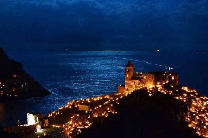 Portovenere is a little medieval town in Liguria Italy just a stone's throw away from the famous Cinque Terre. Yes, Cinque Terre is beautiful and it's definitely worth a visit. #liguria #portovenere #laspezia #italy #italia #cinqueterre #ig #sea #pics #golfodeipoeti #mare #super