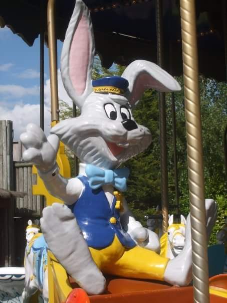 Back when I was a little boy <a href="/THORPEPARK/">Thorpe Park Official</a> was home to The Thorpe Park Rangers.  They existed between 1989 until 2005.  The Rangers and The Thorpe Park Farm (1982-2006) were the highlight of any visit

📸  <a href="/MemOfThorpePark/">MemoriesOfThorpePark</a>