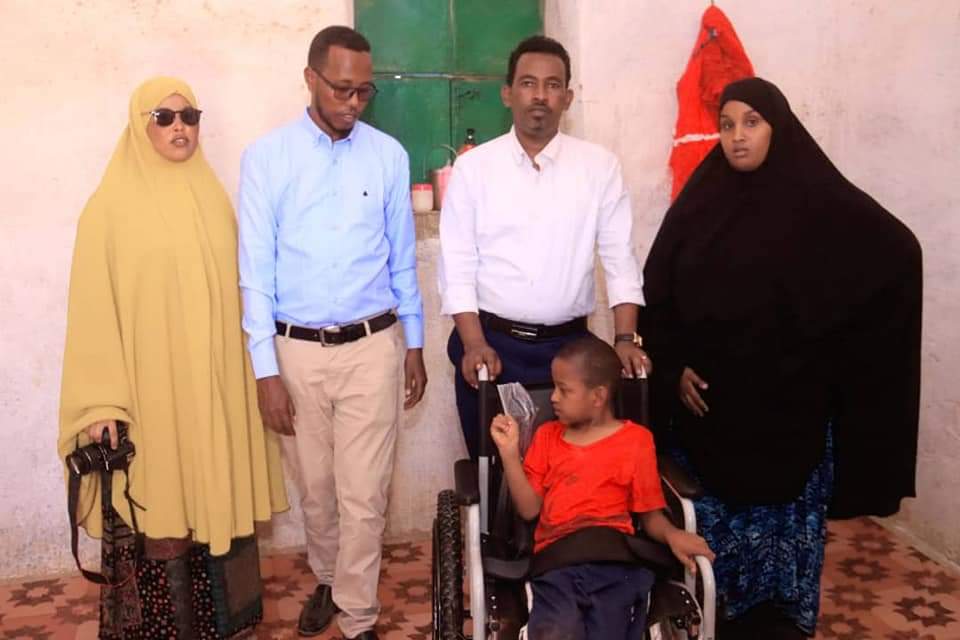 SaidTaajir's tweet photo. Highland regional Education officer Mohamoud Abdi @MRowje handed out supplies to children with special needs at @Dhahar and @baragahaqol Schools. Care international helped  this equipment with @SOMGEP progarm.

The materials help children to reach places easily. https://t.co/JMlZnXBhdd