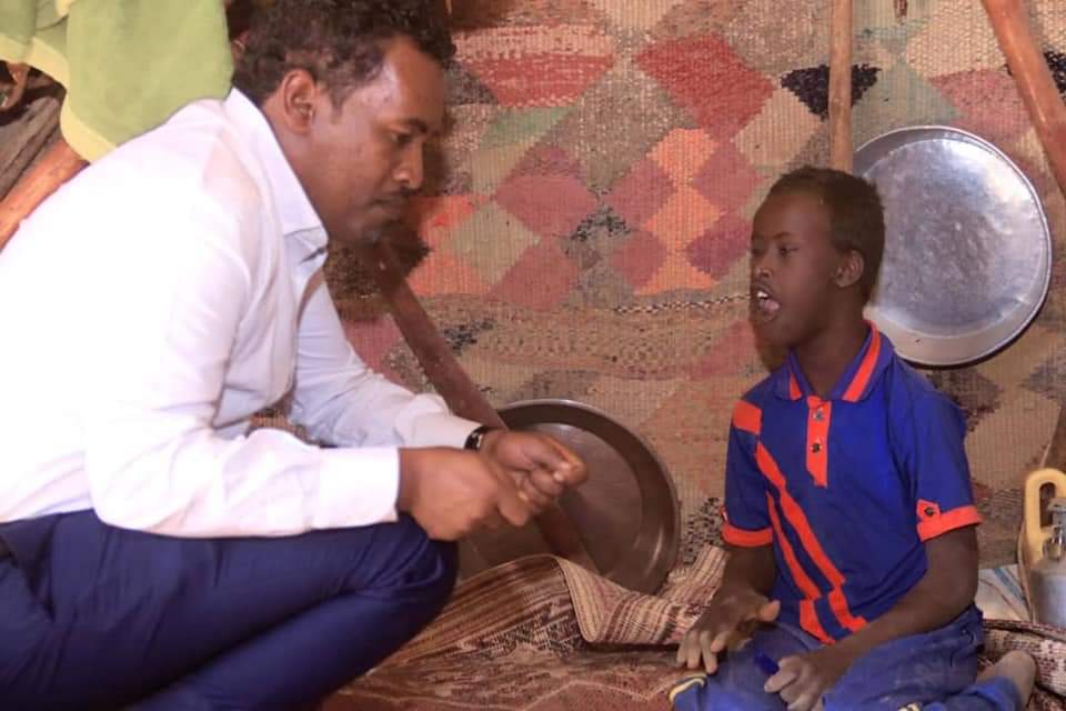 SaidTaajir's tweet photo. Highland regional Education officer Mohamoud Abdi @MRowje handed out supplies to children with special needs at @Dhahar and @baragahaqol Schools. Care international helped  this equipment with @SOMGEP progarm.

The materials help children to reach places easily. https://t.co/JMlZnXBhdd