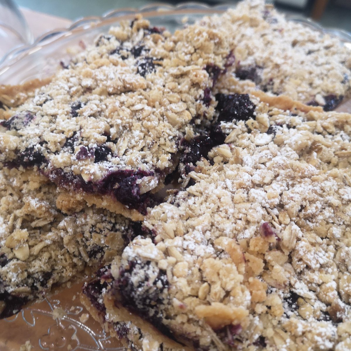 Well these are lovely, Gluten free, vegan, blueberry crumble slices from <a href="/mkcoffeeshop/">The Coffee Boutique</a>  get them whilst they are still warm 🤤🤤

#miltonkeynescakes #miltonkeynesvegans #vegancake #glutenfreefood #glutenfreedairyfree