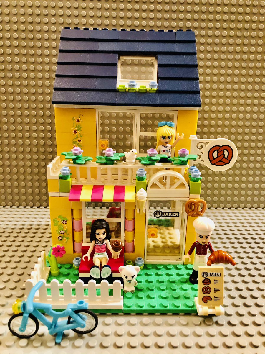 ゆうか フレンズの街に合いそうなベーカリー屋さん作った プレッツェルやアイスも売ってるお店ね クリエイタービーチハウスのブロックを主に使ってみた Xtraのステッカーやパーツ屋さんで買ったフレンズの花柄のステッカーも使ってみた