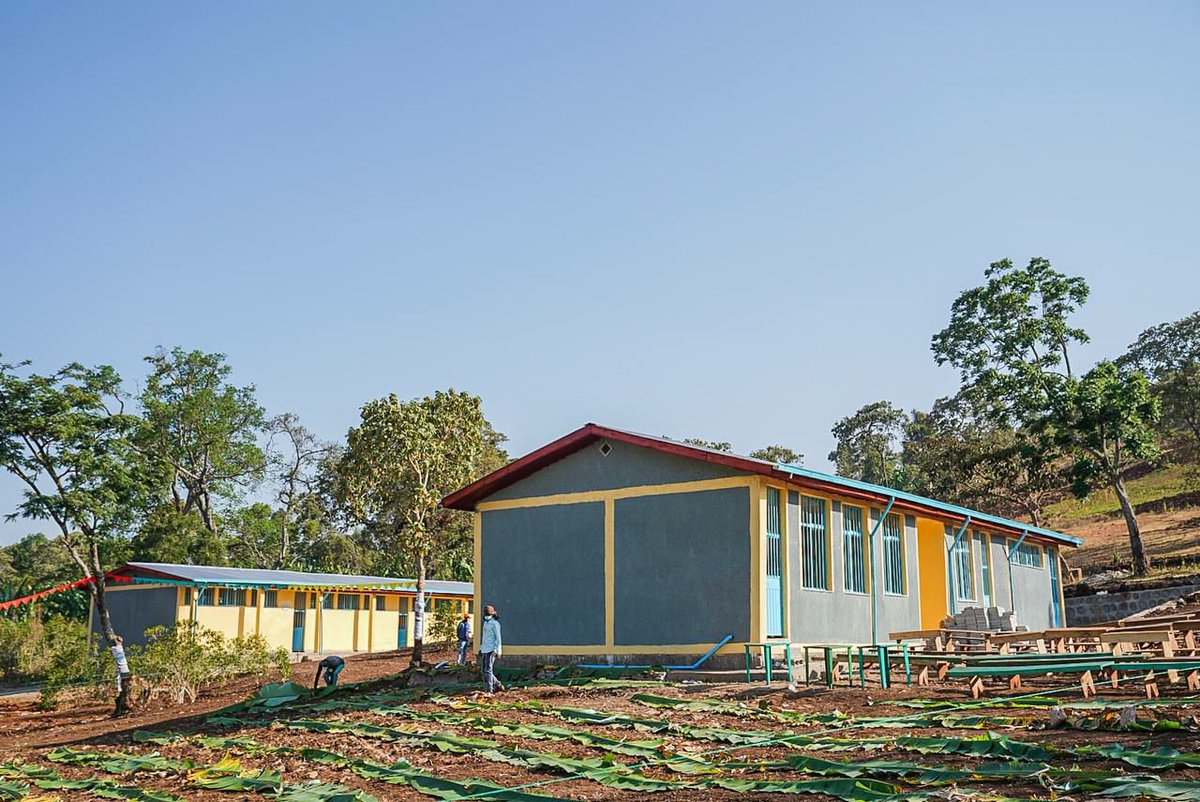 ቀዳማዊት እመቤት ዝናሽ ታያቸዉ 14 ኛዉን ት/ቤት በደቡብ ክልል መረቁ
የቀዳማዊት እመቤት  ጽ/ቤት በደቡብ ክልል ከገነባቸዉ 3 ሁለተኛ ደረጃ  
ት/ቤቶች መካከል አንዱ  የሆነዉና ለምርቃት የበቃዉ በጌዲኦ ዞን ገደብ ወረዳ በባንቆ ዳዳቱ ቀበሌ ይገኛል
1/2