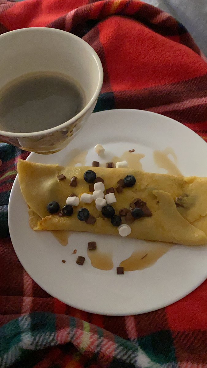 DeirdreFlynn17's tweet photo. Just delivered by my wonderful kiddies π #pancakesinbed #midtermfun #PancakeTuesday @MentalHealthIrl Iβm told if I squint real hard itβs a smiley face ! Heart attack on plate more like π chocolate mallows berries maple syrup π #gratitude will fuel my #100daysofwalking later π https://t.co/PNDHwpWmyG