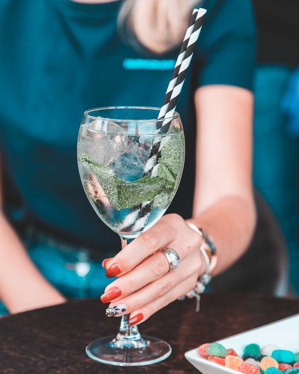 Estamos de vuelta ¡y qué manera de volver! 🍸
Os esperamos de nuevo cada día de 13:00 a 18:00h en plena Milla de Oro de Marbella ✨

#ThatsLife #Marbella #CostadelSol #Terraza #Coctel #Gin