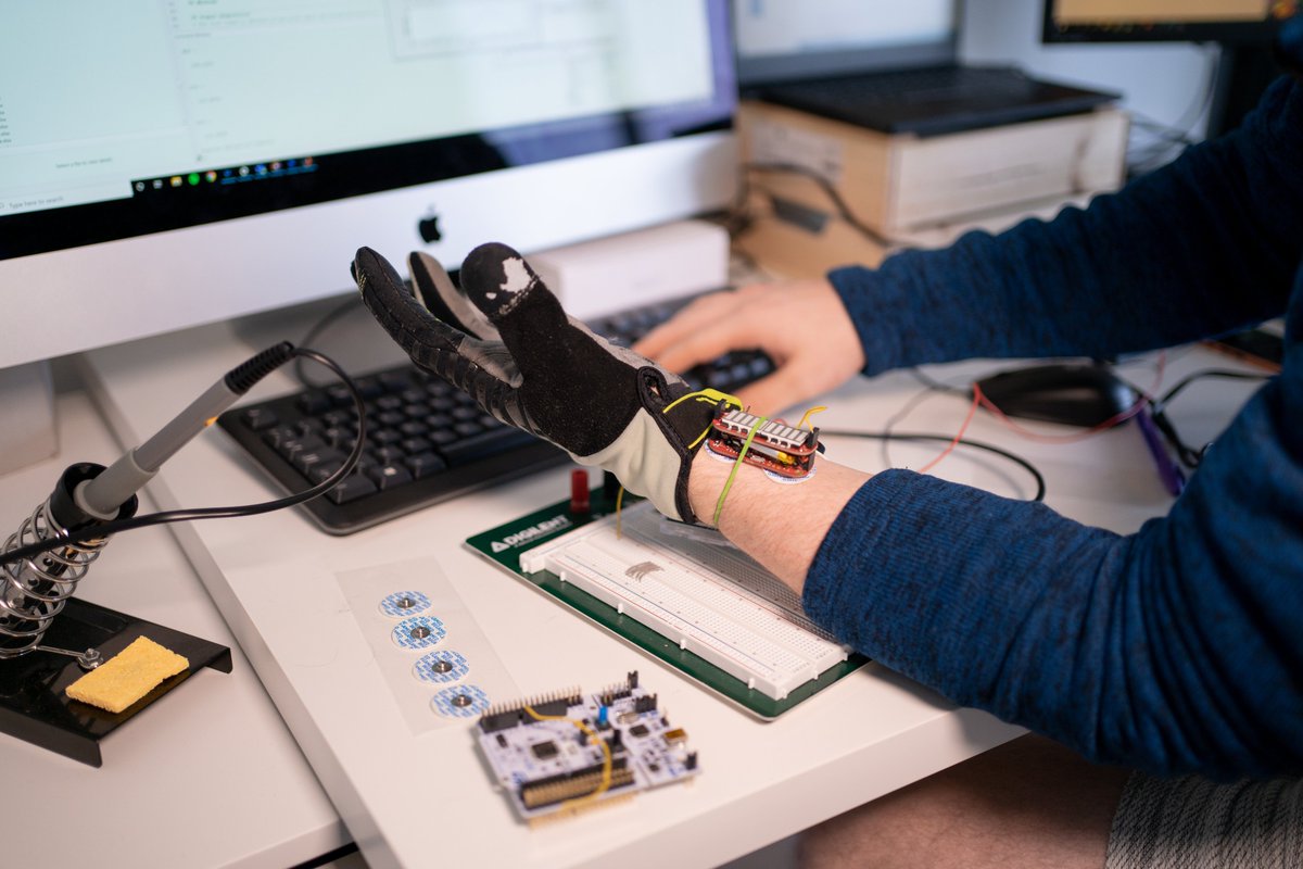 Heriot-Watt University (@heriotwattuni) on Twitter photo Hand weakness affects millions every day, impacting their ability to carry out daily tasks like driving. <a href="/EBS_Global/">Edinburgh Business School, Heriot-Watt University</a> incubee <a href="/bio_liberty/">Bioliberty</a>'s #AI robotic glove could soon be supporting #healthyageing and assisted living. Read more ow.ly/noK050DBhao Hand weakness affects millions every day, impacting their ability to carry out daily tasks like driving. <a href="/EBS_Global/">Edinburgh Business School, Heriot-Watt University</a> incubee <a href="/bio_liberty/">Bioliberty</a>'s #AI robotic glove could soon be supporting #healthyageing and assisted living. Read more ow.ly/noK050DBhao