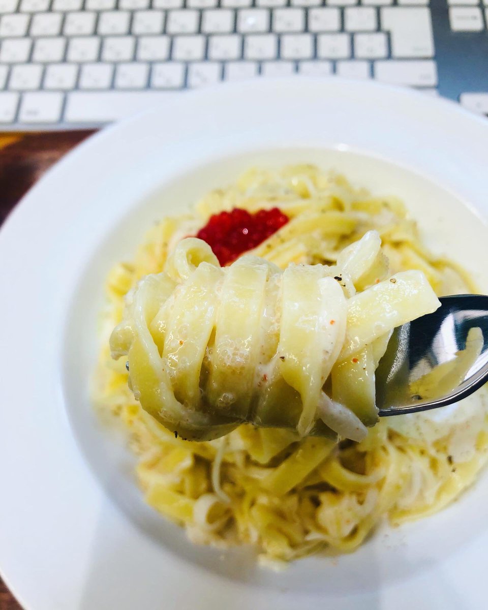 GYOKAI_ZUCKEY's tweet photo. 【オフィスで作る簡単ランチ】中野のブロードウェイ地下にある製麺所直営 #MENSTA のタリアテッレで明太子スパゲッティ🍝❗️
もうオフィスで作るランチの定番中の定番だけど、毎回使用するオイルをオリーブオイルやバター、胡麻油、マヨネーズと変化させて楽しんでますっ❗️ https://t.co/tZh2F514Dz