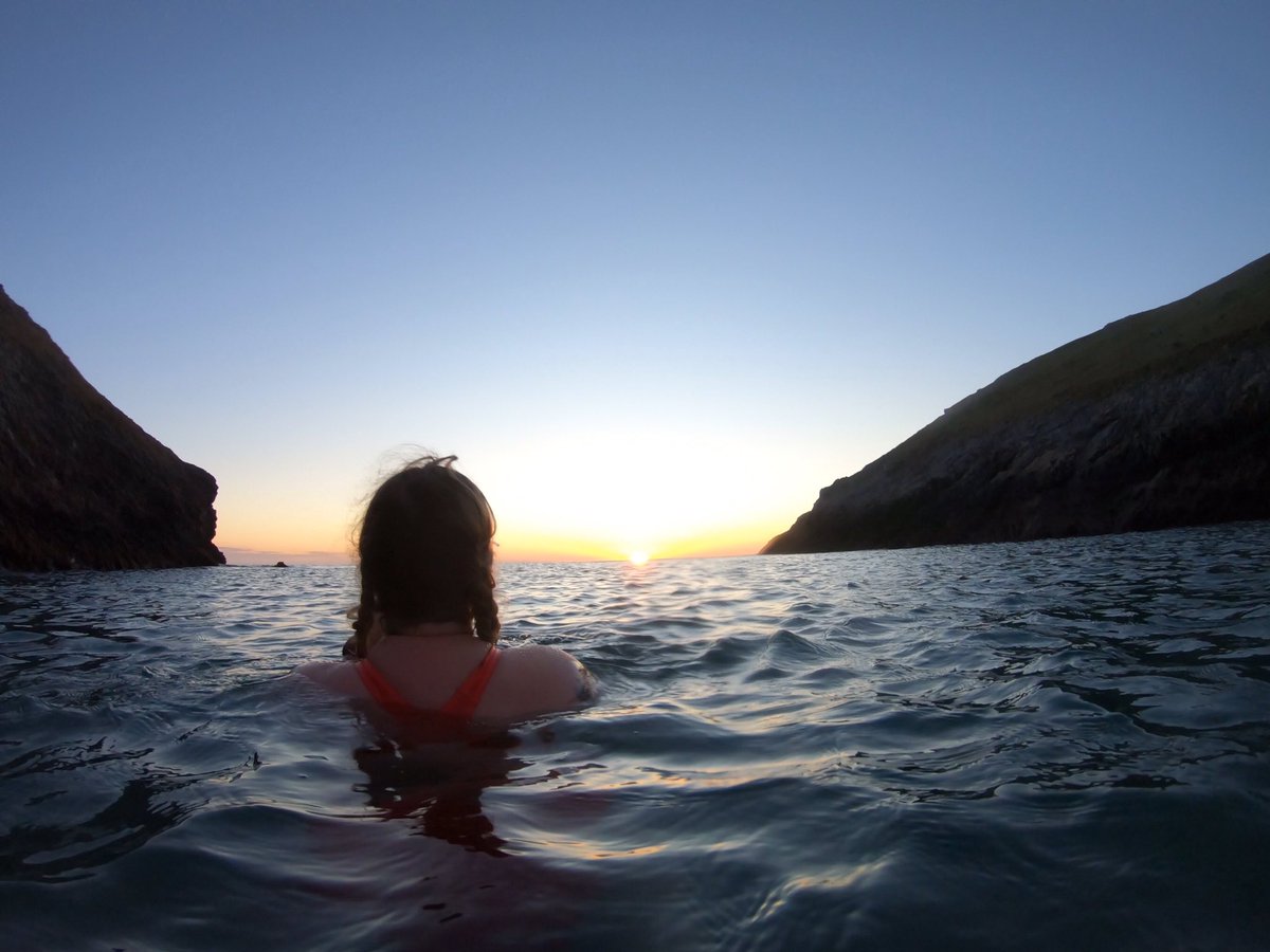 wildswimwales's tweet photo. The best way to watch a sunrise! ❤️
#wildswimming #vitaminsea #coldwaterswimming #winterswimming #mentalhealth #iceswim #loveyourwild #resetbutton #presstheresetbutton #mindfulness #beinthepresent #andbreath #soulfood #cake #fullmoonswim #coldwater #openwaterswim https://t.co/gbCpVl458p