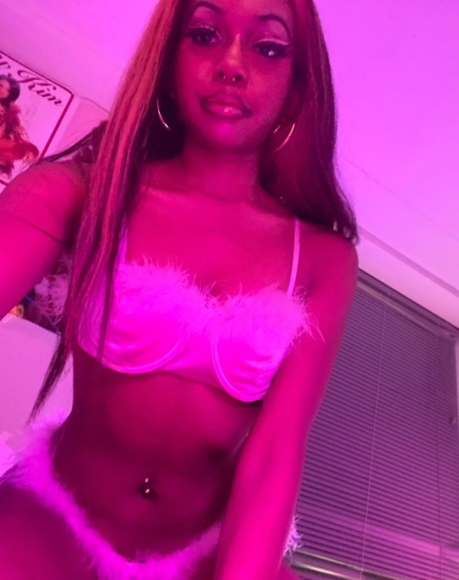 got that 90s typa fine🧎🏾‍♀️🧎🏾‍♀️🧎🏾‍♀️