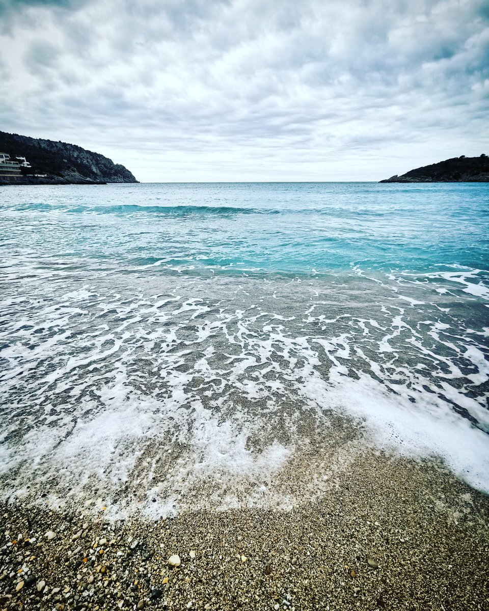 Horizonte24's tweet photo. Buenos días. Hoy me volví a despertar con este sueño, deseo e ilusión. Mi consejo es buscar planes de viajes  en internet... Los sueños se cumplen. 🌼 https://t.co/NEeB9YuQG1