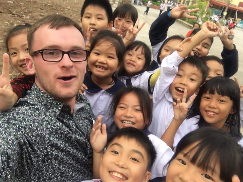 ForEyed's tweet photo. ForEyedGuy Gaming is a non profit affiliated stream on twitch.  Dedicated to helping less privileged Vietnamese children get in a public school, and helping streamers grow to be active in our community.
#twitch #LOVE #VIGOR #charity https://t.co/TSACmHPZnM https://t.co/VqdP3wEyF6