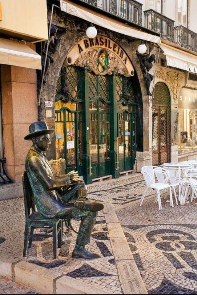 My Beautiful Country 🇵🇹 on Twitter: "#ABrasileira do Chiado is the most emblematic cafe in #Lisbon and one of the most relevant historic cafes in the world. It was founded on 19