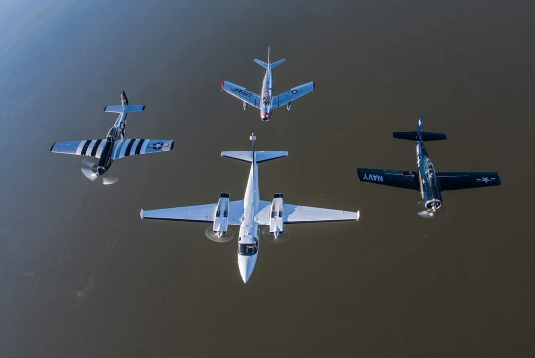 In honor of the late Bob Hoover, an amazing formation featuring aircraft he famously flew — including a P-51 Mustang, F-86 Sabre, T-28 Trojan, and Shrike Commander — took place a few summers ago at #OSH17! 
📷 Scott Slocum