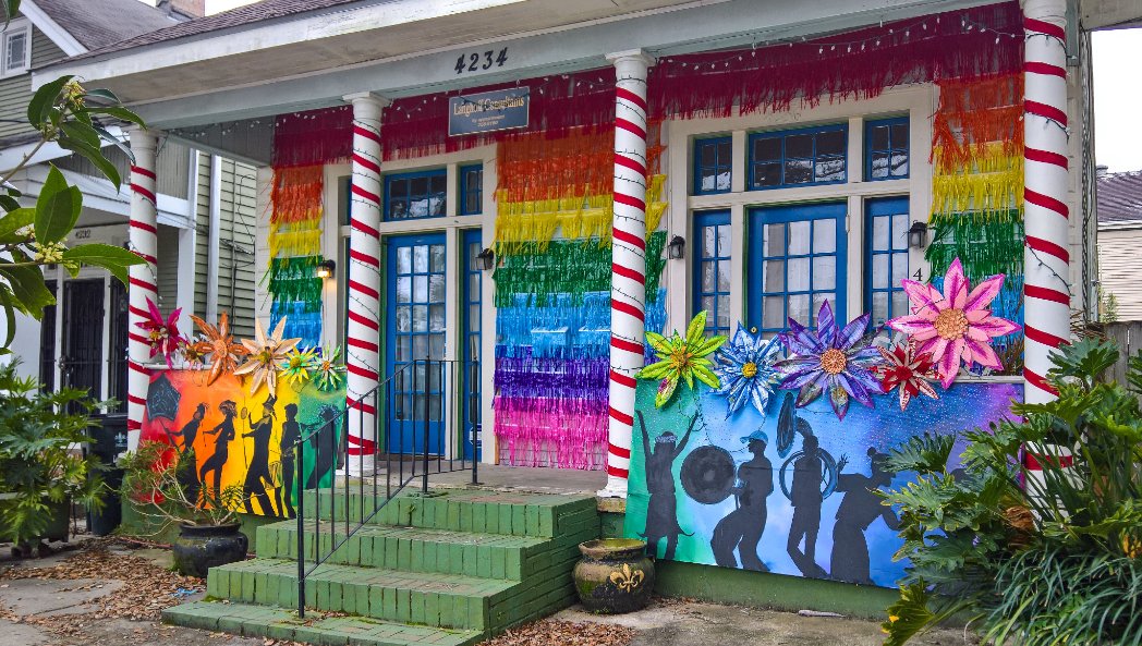 lovenigel's tweet photo. Happy #MardiGras2021 Instead of parades and floats, New Orleans residents have decorated their homes to celebrate. More on #JazzFMBreakfast @jazzfm https://t.co/bRM5TsA8UI