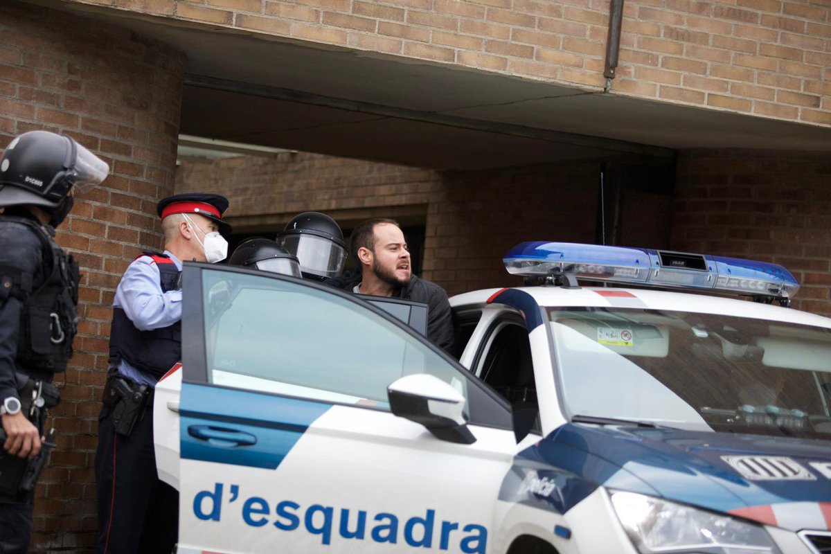 Fer de la repressió palanca democràtica. Assumir les conseqüències dels propis actes per denunciar un Estat que empresona drets fonamentals #PabloHaselLlibertat #NoCallarem #DemàPotsSerTU