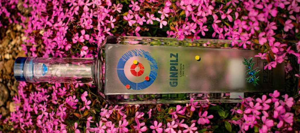 ilGinit's tweet photo. Gin Pilz, il gin trentino nato bevendo nel mondo - https://t.co/1iuIWBC56b https://t.co/IVhetQMsNJ