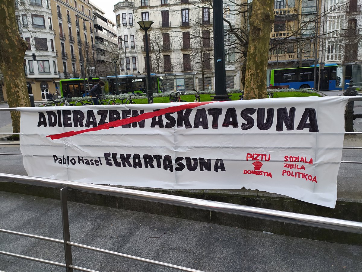 EleakMugimendua's tweet photo. MOZAL LEGEA PIKUTARA!

ABESTEA EZIN DA DELITUA IZAN!

ELKARTASUNA! https://t.co/fZ4N0ThvXw