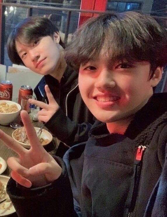 RawrReacts's tweet photo. How can you all resist these two precious babie! They deserve the whole world, we ain’t stopping until they get what they deserve. APOLOGISE! 

@ygent_official DO YOUR JOB !! 
#PROTECTYOURARTIST
#KLUVITYS_APOLOGIZE_TO_TREASURE
#YG_TAKE_ACTION https://t.co/EP9G29QksM