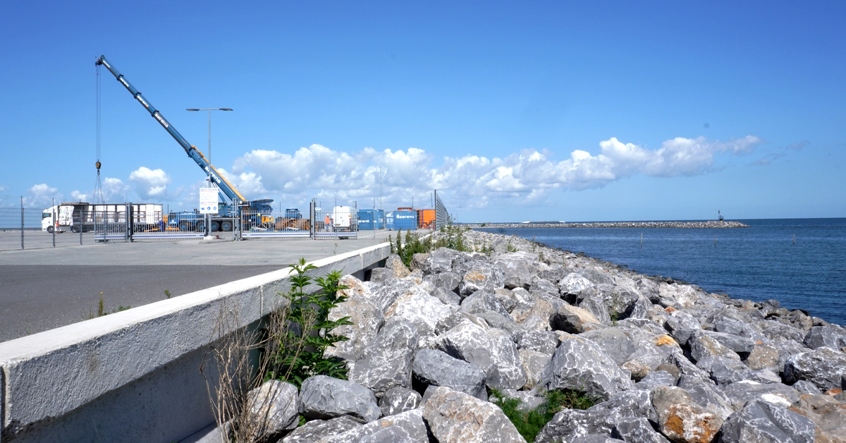 Door de groei van het totale #goederenvervoer is het onderhouden van #vaarwegen en het verhogen van de #veiligheid belangrijk. Flevokust Haven is zich hiervan bewust en heeft daarom duidelijke, uniforme regels en een #veiligheidsplan ontwikkeld flevokusthaven.nl/fkh/Flevokust-…
