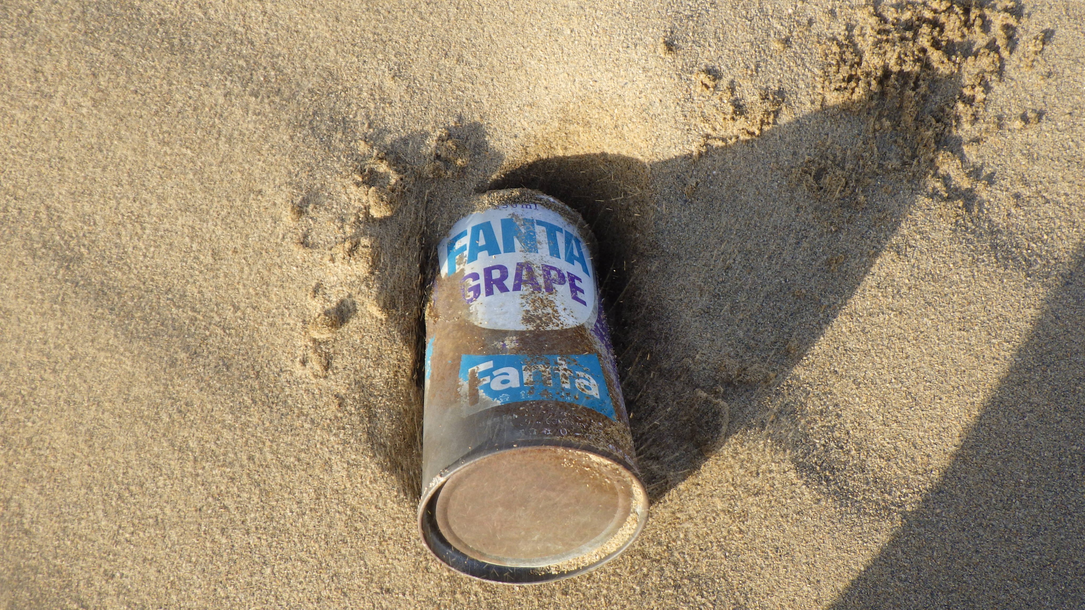 ファンタグレープさま確認用 鳥取砂丘で古い”ファンタグレープ”が見つかったニュース