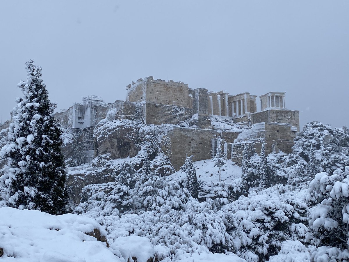 Another snowy shot of the Acropolis. It’s after 10am and the snow is still coming down strong! #Greece  #athens  #χιονι  #ClassicsTwitter  #Archaeology