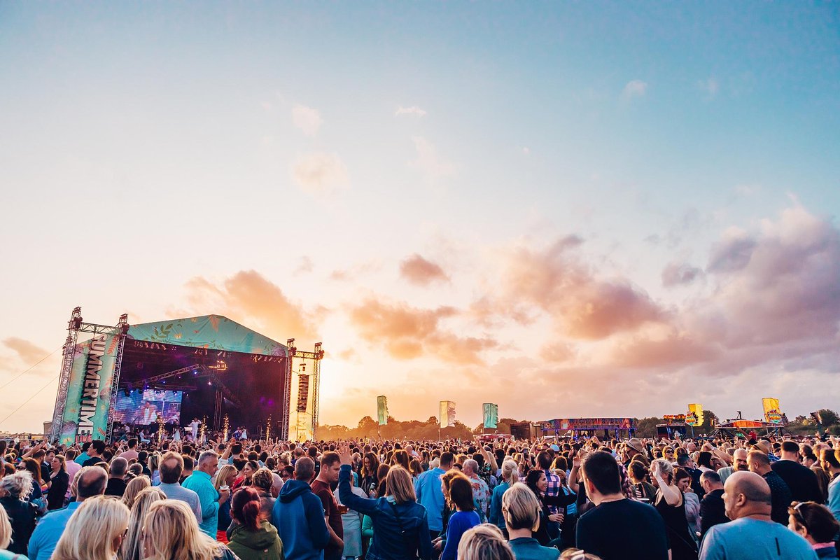 Dreaming of sunnier days on this rainy day at HQ today! ☀️