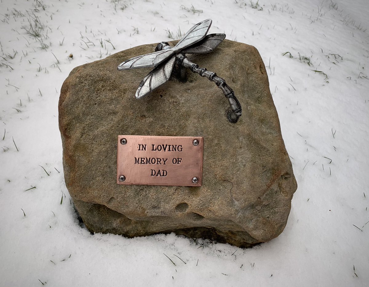- Dragonfly on Sandstone -

Customer Commission.

An outdoor piece featuring a galvanised dragonfly and hand stamped, copper, memorial plaque.

A few pictures in the last of the snow...

#dragonfly #memorial #gardensculpture