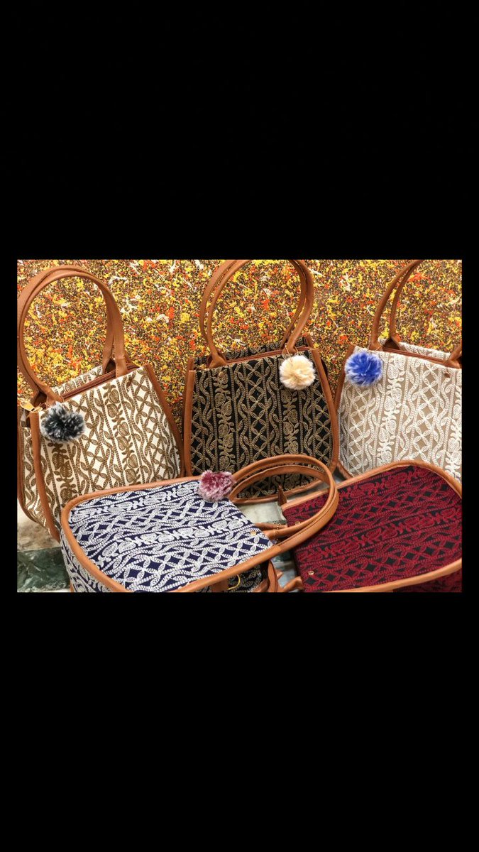 HaatWrld's tweet photo. A++
Handbag with traditional handwork embroidery .

*Single partition 
*Inside divider with slip pocket 
*Detachable sling belt
*Size 9.5” x 9.5”
*DM 
*Made in India

#handbags #madewithlove #MadeInIndia 
#saraswatipuja2021 #BasantPanchami2021 #BasantPanchmi #basant #tuesdayvibe https://t.co/MYslVP0K9X