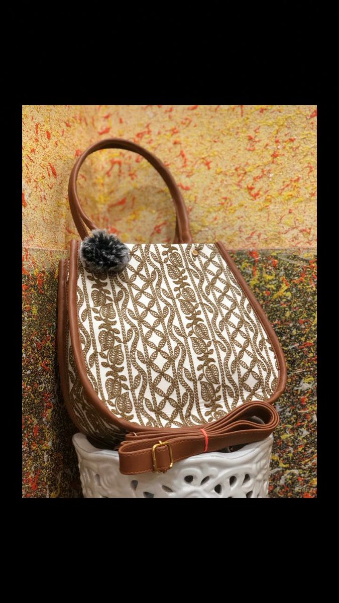 HaatWrld's tweet photo. A++
Handbag with traditional handwork embroidery .

*Single partition 
*Inside divider with slip pocket 
*Detachable sling belt
*Size 9.5” x 9.5”
*DM 
*Made in India

#handbags #madewithlove #MadeInIndia 
#saraswatipuja2021 #BasantPanchami2021 #BasantPanchmi #basant #tuesdayvibe https://t.co/MYslVP0K9X