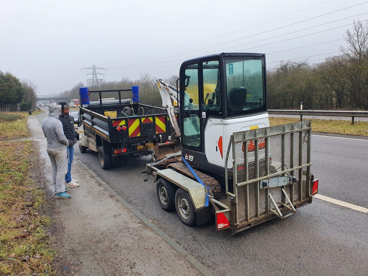 A617 Chesterfield. Foggy morning to be towing a trailer with no lights. Particularly when you haven't got the relevant B+E licence to do so. Ticket to driver, trailer issues sorted and driver swap. #Traffic