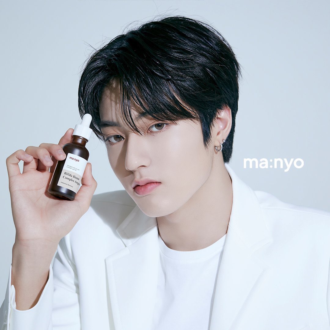 อยากรีวิวน้องคนนี้มาก สกิลแคร์ ma:nyo ตอนแรกยอมรับเลยว่าเป็นทาสรัก พซต ซื้อเพราะคนถือขวดล้วนๆ แต่ลองใช้มา 3 วันแล้วคือน้องถูกจริตกับผิวหน้าเรามาก ปกติแพ้ง่ายมาก แต่น้องคนนี้แบบใช้ได้ไม่แพ้เลย เดี๋ยวขอลองใช้สักพักแบบจริงจังจะมารีวิวแบบเต็มๆเลย ไม่ได้อวยแต่อย่างใด #สกินแคร์เกาหลี
