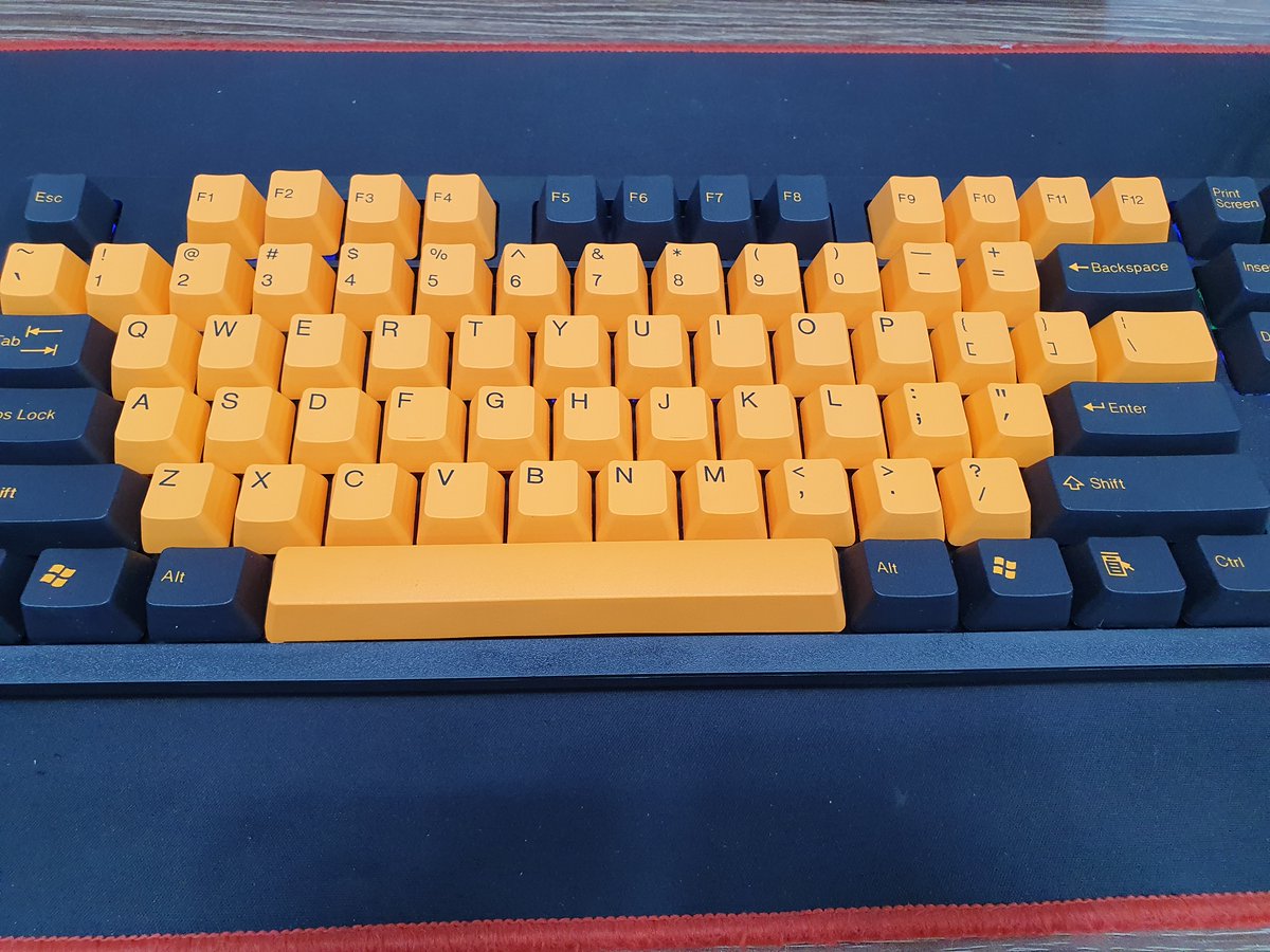 417번째 이벤트 입니다

이번에는 기계식 갈축 키보드에 오렌지 + 블랙 색상의 PBT 키캡으로 교체한 제품으로 진행하겠습니다

팔로우 + 리트윗 해주신 분들 중 한분 추첨해서 드릴게요

2월 19일 금요일에 추첨하겠습니다