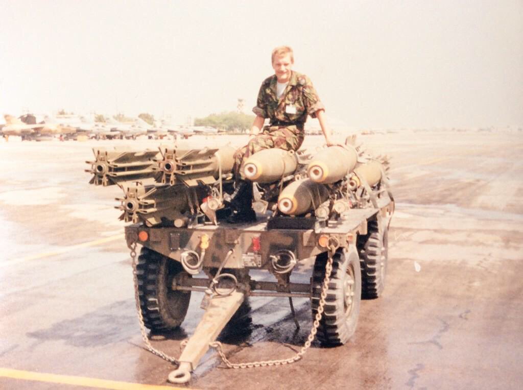 #DesertStorm30 it’s a long long flight line.