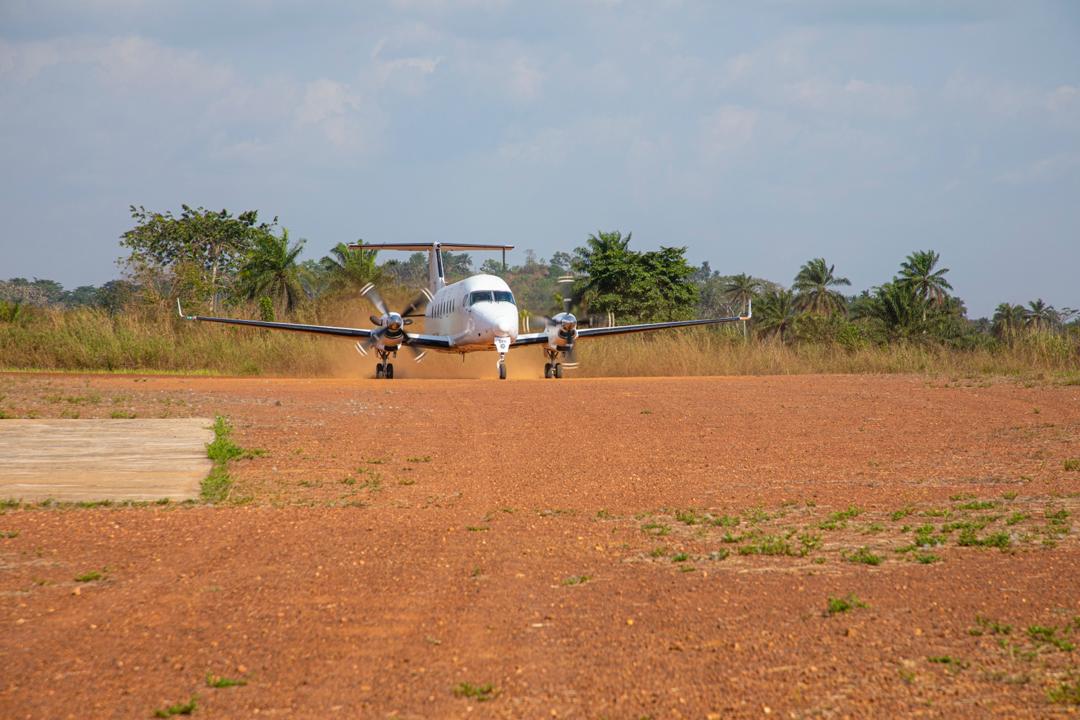 AgenceSecurite's tweet photo. Nous avons fait livrer du matériel logistique pour la mise en œuvre des directives du Gouvernement concernant la gestion  de la maladie à virus Ebola. Ce matériel est composé d'EPI. Ce transport d’urgence a été facilité par le Système des Nations Unies en Guinée. https://t.co/1r6iiodzyJ
