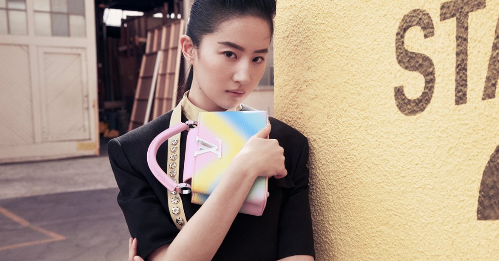 LouisVuitton's tweet image. A soft summer sunrise. #LiuYifei shows off one of this season’s Capucines bags, jazzed up with a pastel color gradient. Explore the new #LouisVuitton campaign at on.louisvuitton.com/6015H9nZV