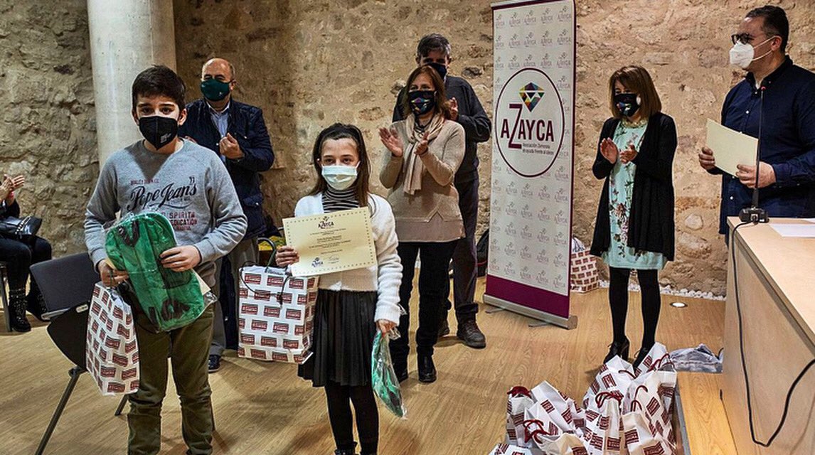 AZAYCA entrega las distinciones a los niños y niñas cuyos dibujos han sido seleccionados en el concurso celebrado con motivo del día internacional del cáncer infantil, está patrocinado por la Excma. Diputacion Provincial y la Fundación de Caja Rural.   Foto:Emilio Fraile