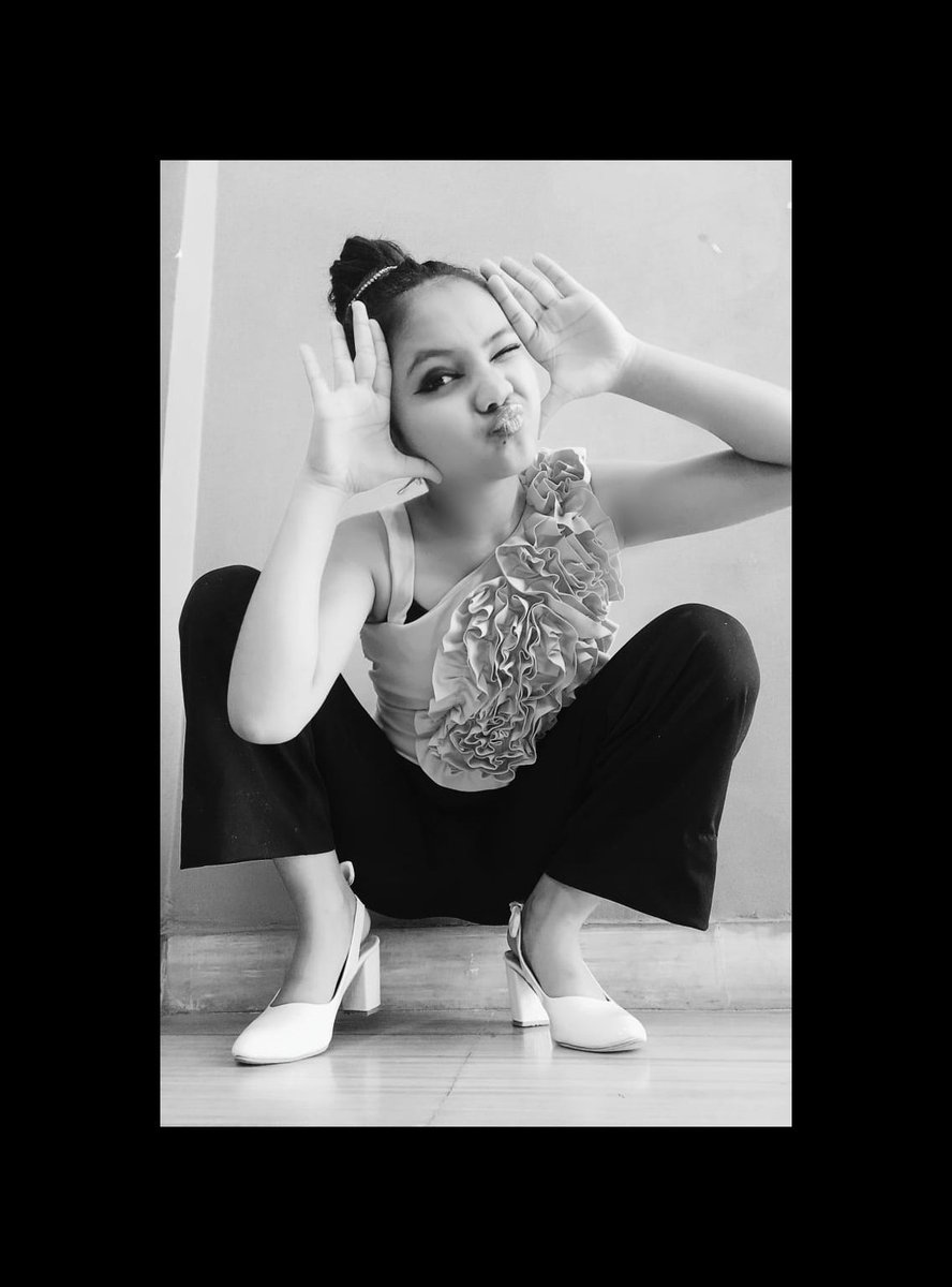 RiyaKha18445686's tweet photo. SHOPPING RULLS : if it's not black 🖤 keep it back #me #black #fashion #fashionstyle #modeling #AtHome #fashionsense #makeup #style #PicOfTheDay #swage #winter #FYP #designbymyself #outfit #sizzlinghot🔥#like #mylook #OOTD #loveyourself #Twitter https://t.co/pNumDKM31v